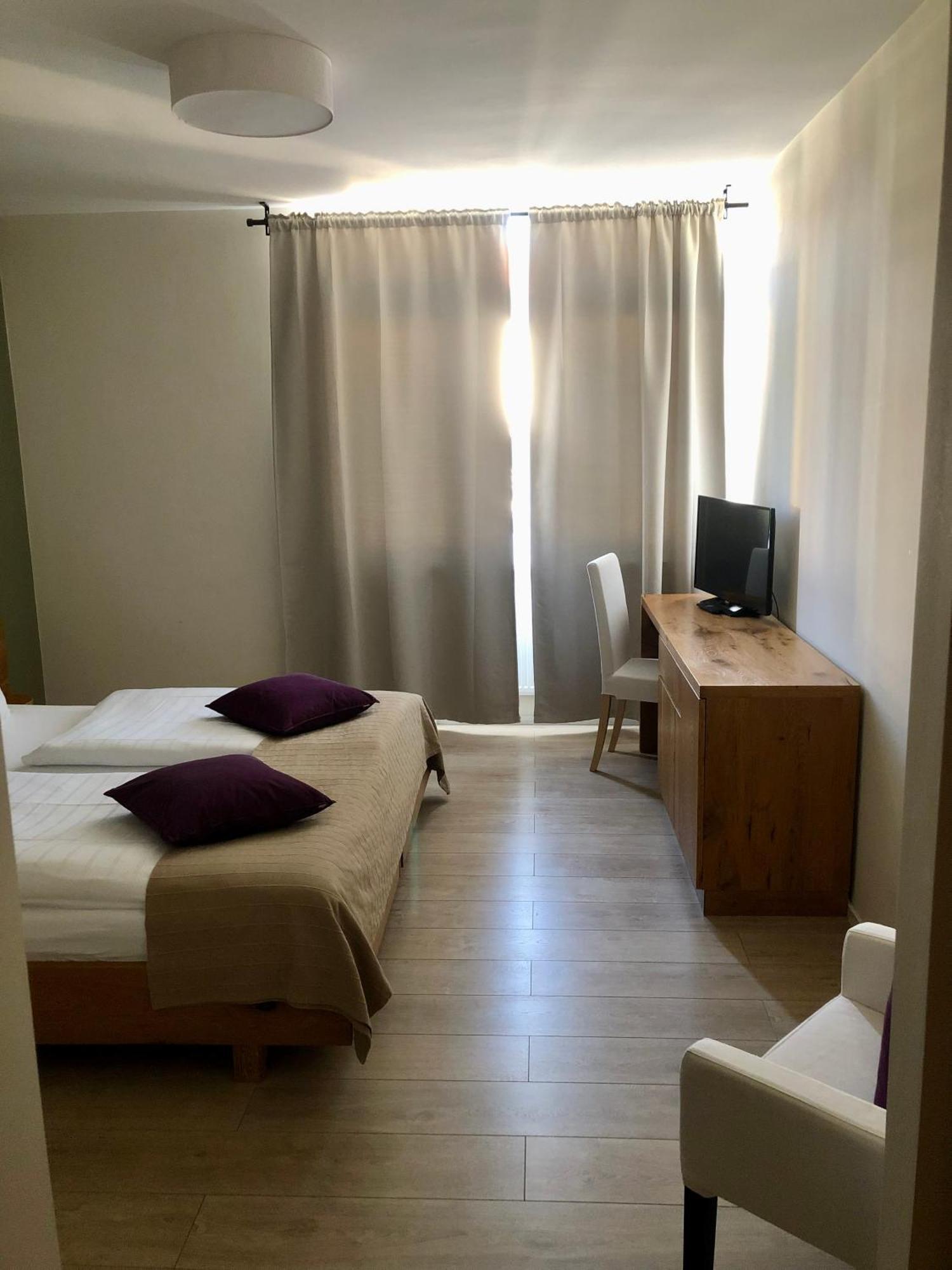 Hotel Restaurant Goldenes Ross Gollheim Room photo
